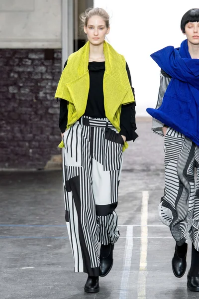 Look 11